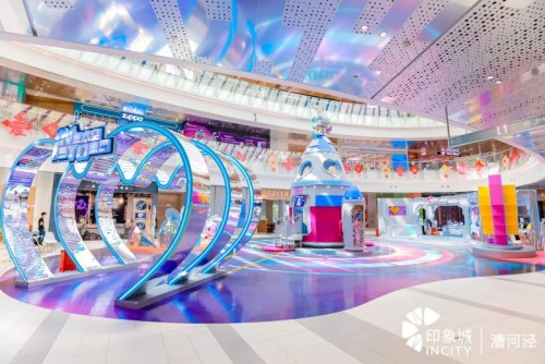 上海漕河涇印象城INTO x tokidoki一周年太空潮流展開幕