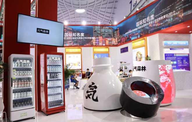元氣森林發(fā)布自販機(jī)新品“R1智能柜”