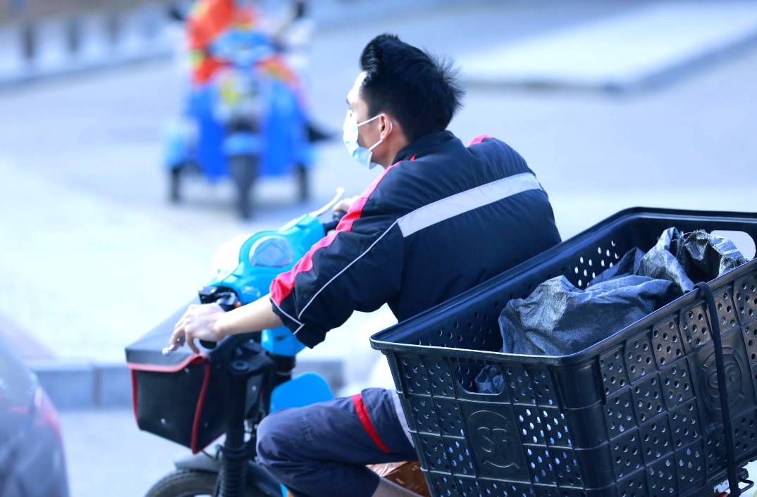價格戰(zhàn)后遺癥：快遞公司營收百億，小哥一單只賺幾毛