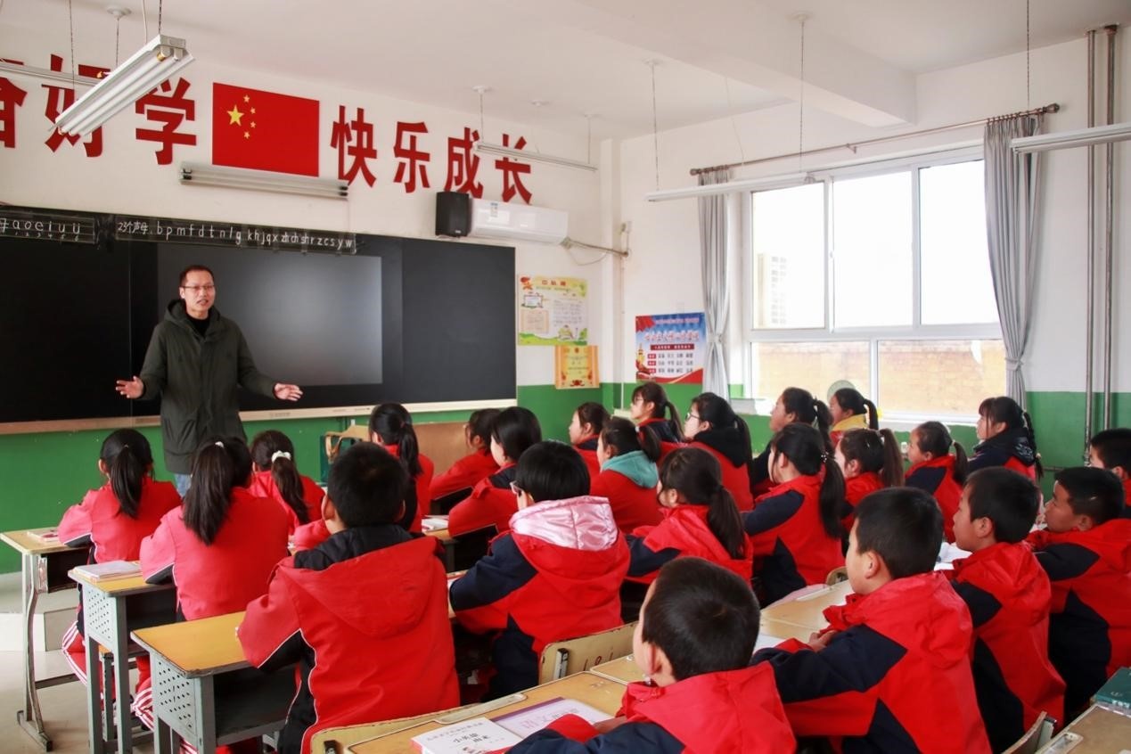拼多多“為你讀書”公益行動落地陜西洛川