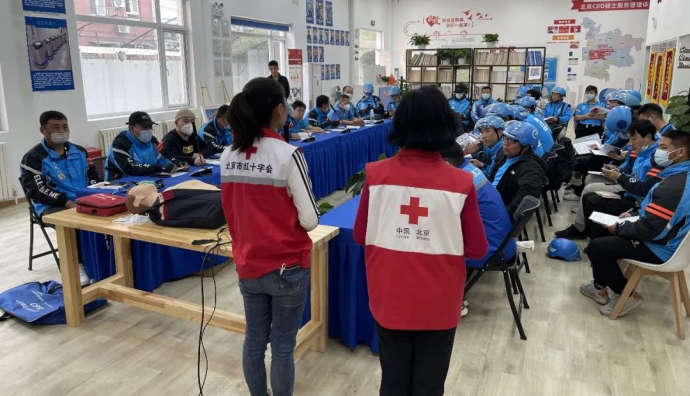 餓了么在北京組織應(yīng)急救護培訓(xùn) 30名騎手獲救護技能證