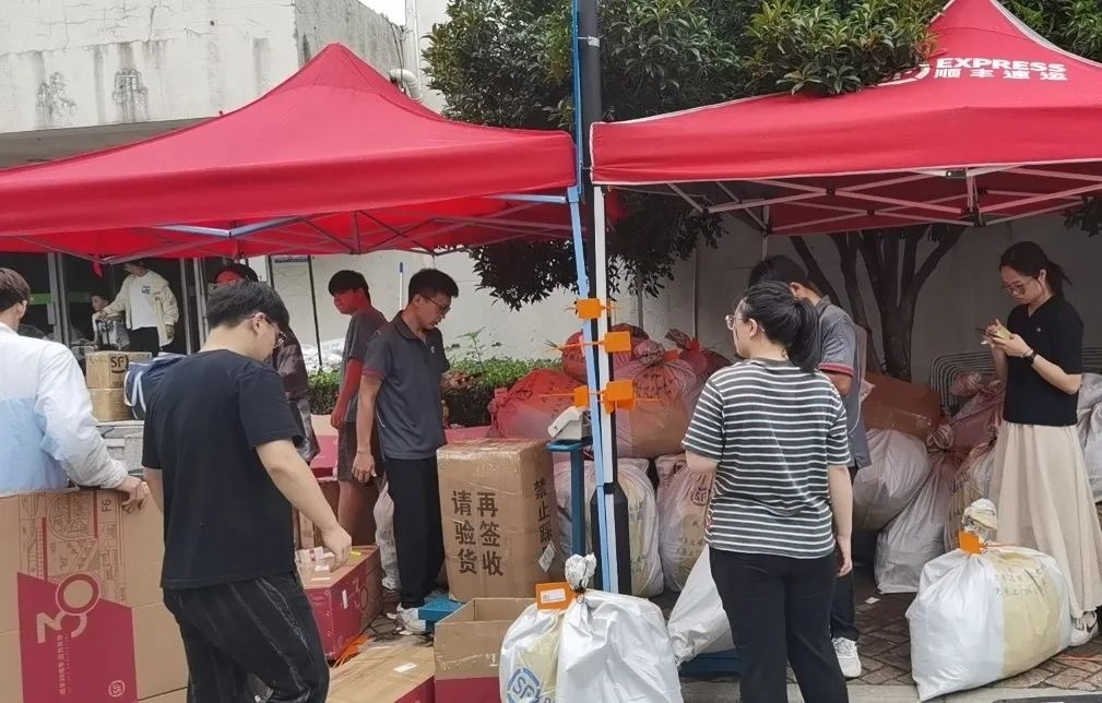 江蘇順豐針對南京50余所高校28萬余名畢業生提供校園畢業郵寄