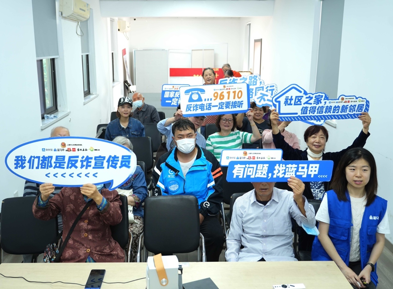 餓了么聯合“藍馬甲”舉行老年助餐服務進社區活動